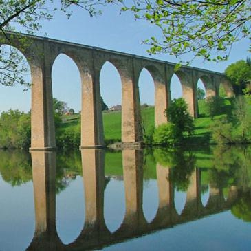 Hotel Du Viaduc Le Vigeant Esterno foto